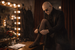 Xavier-Nicolas-est-Ambros-Varius-en-preparation-de-spectcle-1