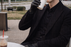 Ambros-Varius-au-ski-pause-cafe-sur-le-retour