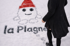 Ambros-Varius-au-ski-samuse-dans-la-neige