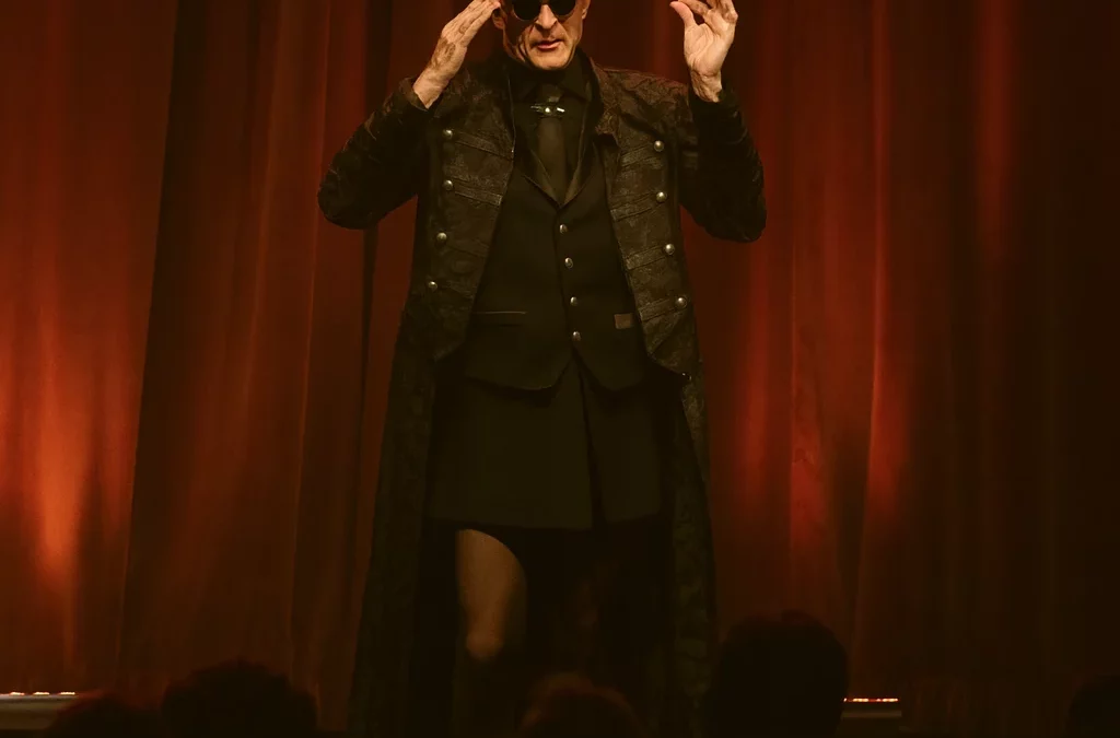 Ambros Varius, magicien mentaliste à Metz, en pleine performance captivante.